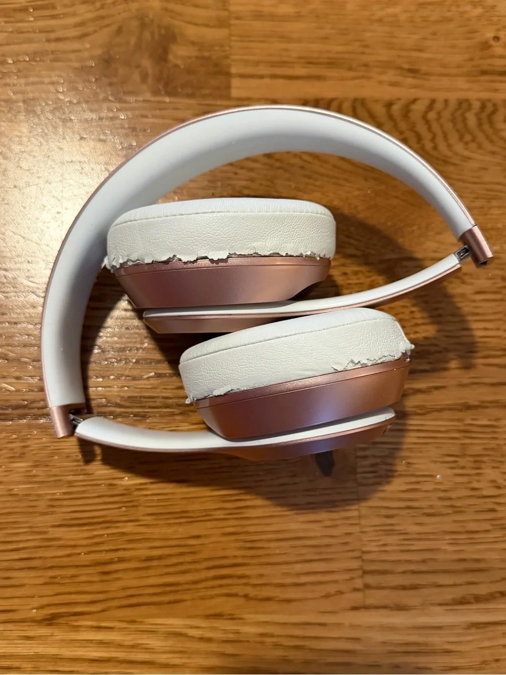 Beats Solo3 Wireless Headphones in Rose Gold - Picture 6 of 16